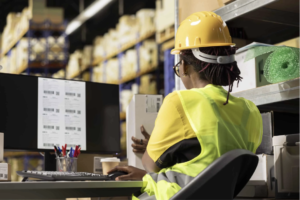 Vagas de emprego crescem 12% em um ano, com alta de 47% na indústria